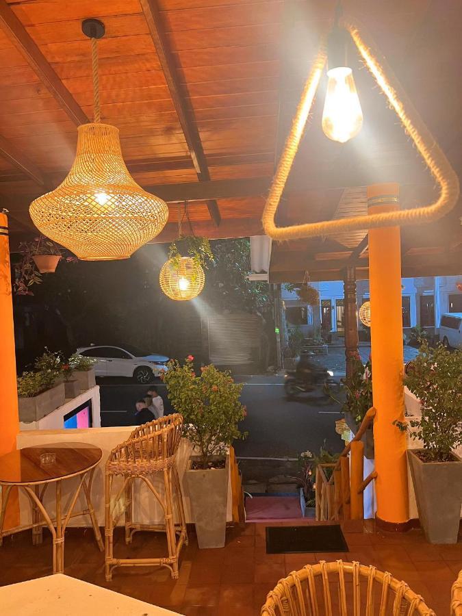 Hummus Hostel ヒッカドゥワ エクステリア 写真