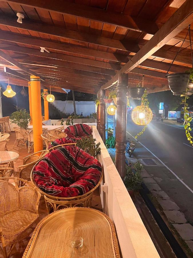 Hummus Hostel ヒッカドゥワ エクステリア 写真
