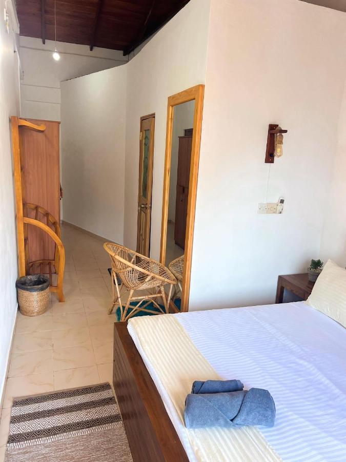 Hummus Hostel ヒッカドゥワ エクステリア 写真