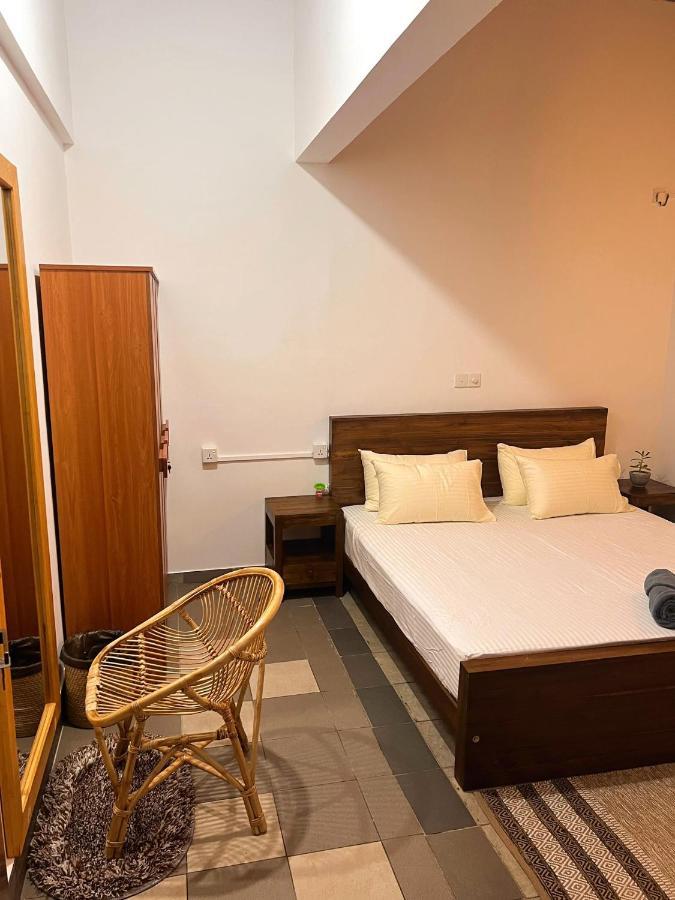 Hummus Hostel ヒッカドゥワ エクステリア 写真