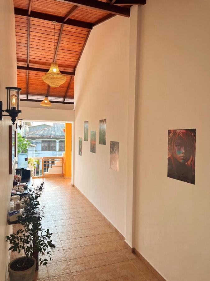 Hummus Hostel ヒッカドゥワ エクステリア 写真