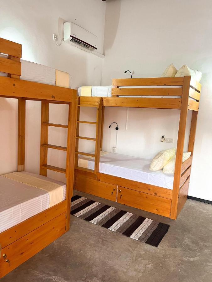 Hummus Hostel ヒッカドゥワ エクステリア 写真