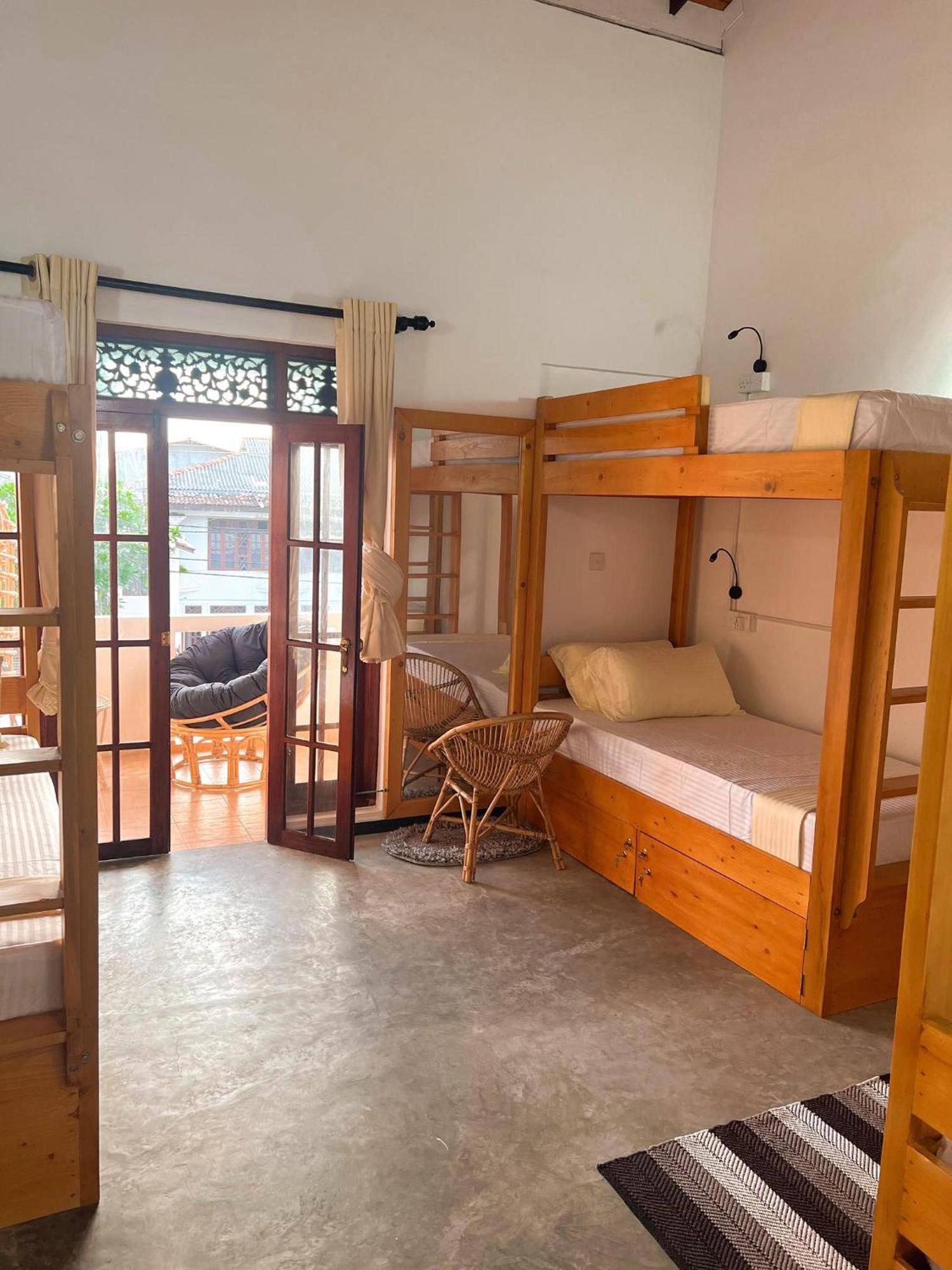 Hummus Hostel ヒッカドゥワ エクステリア 写真