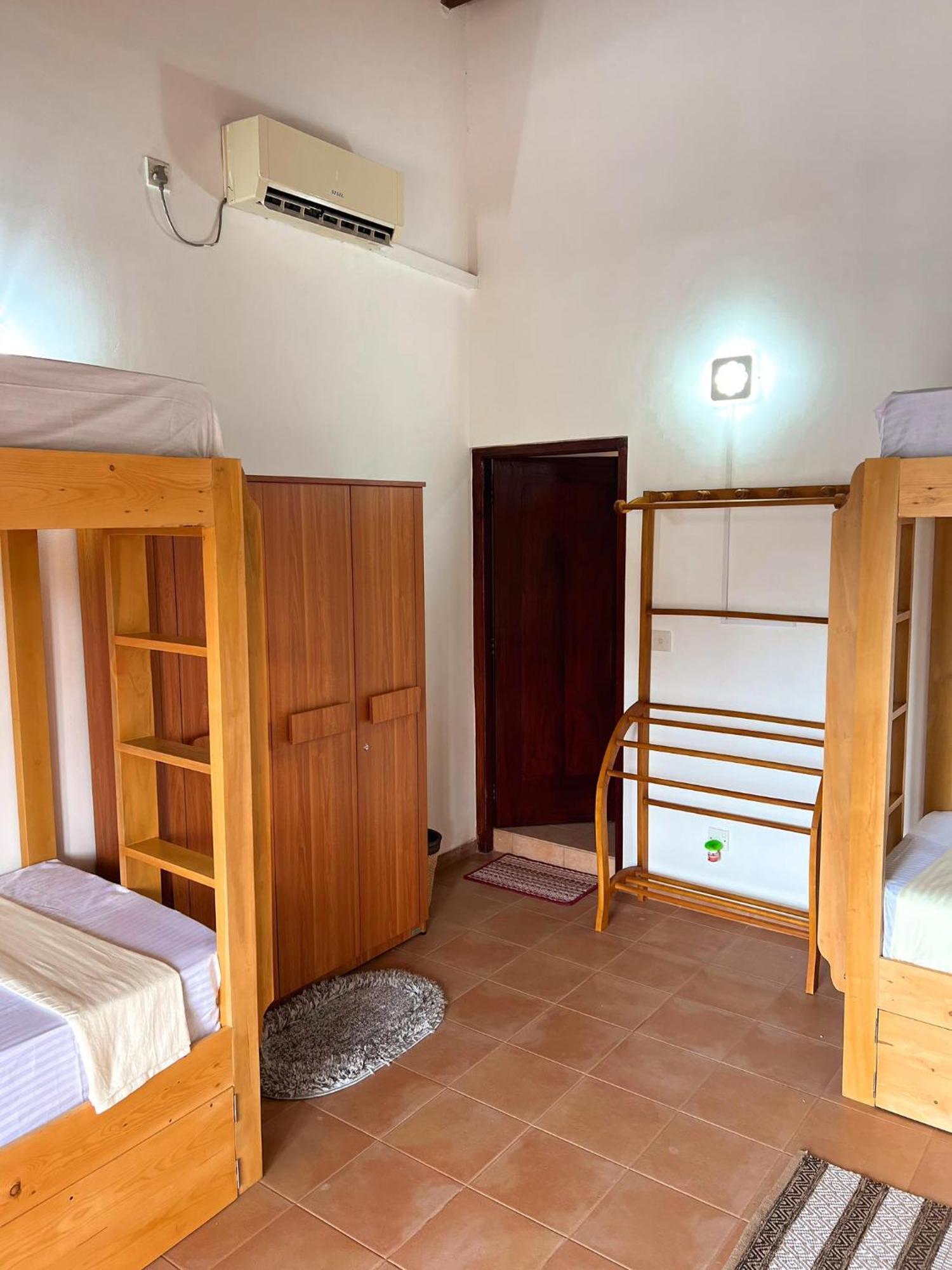 Hummus Hostel ヒッカドゥワ エクステリア 写真