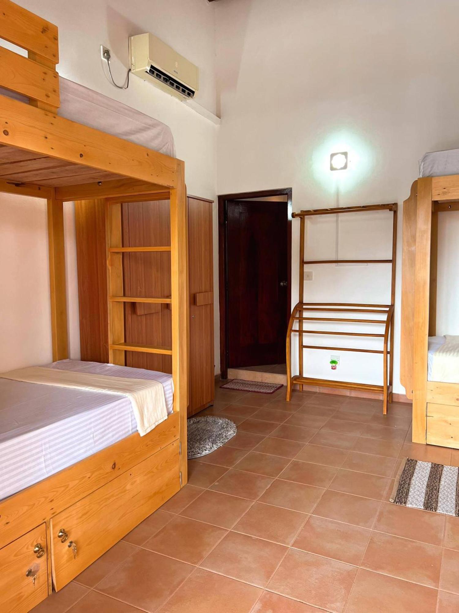 Hummus Hostel ヒッカドゥワ エクステリア 写真
