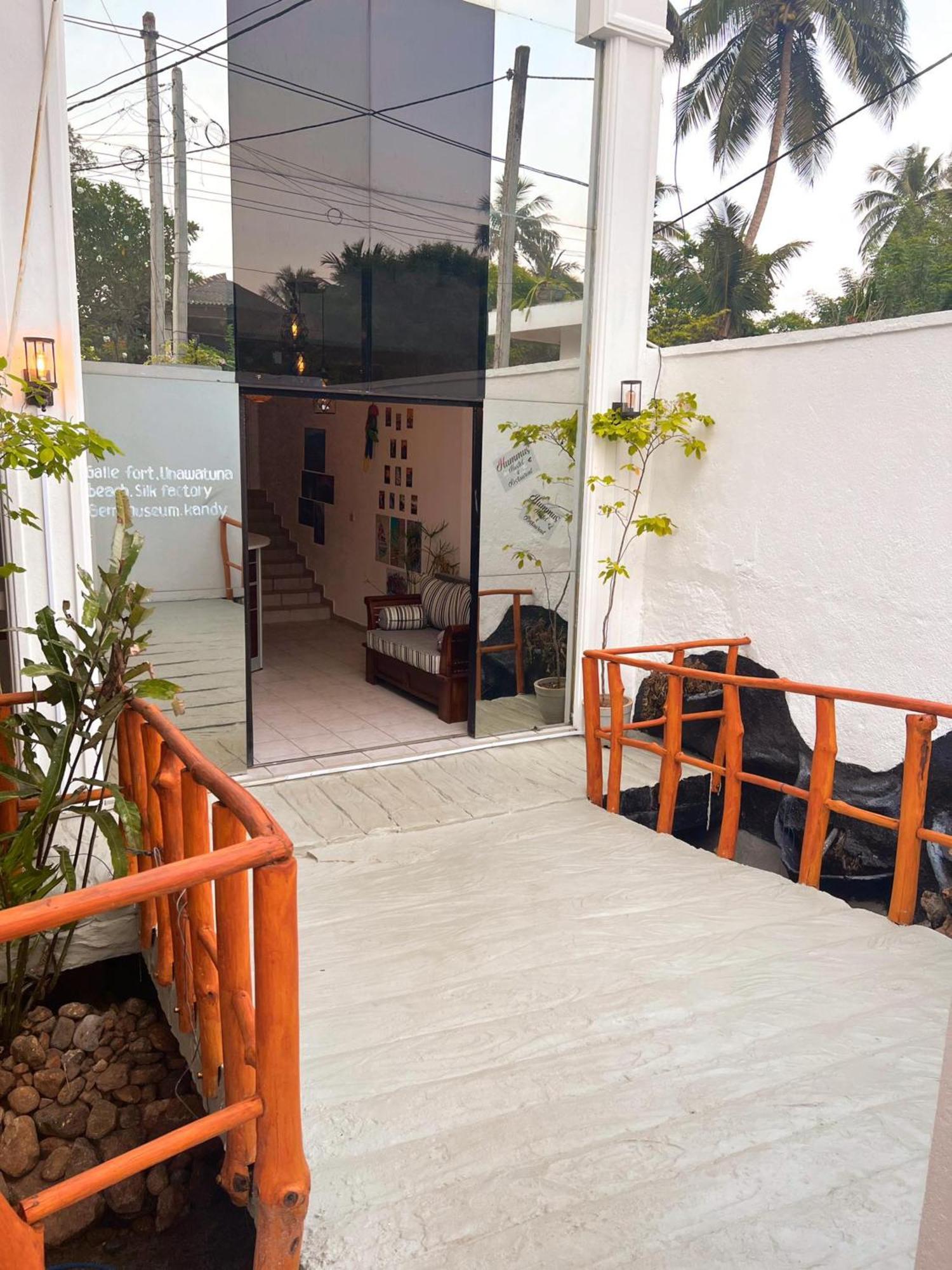 Hummus Hostel ヒッカドゥワ エクステリア 写真