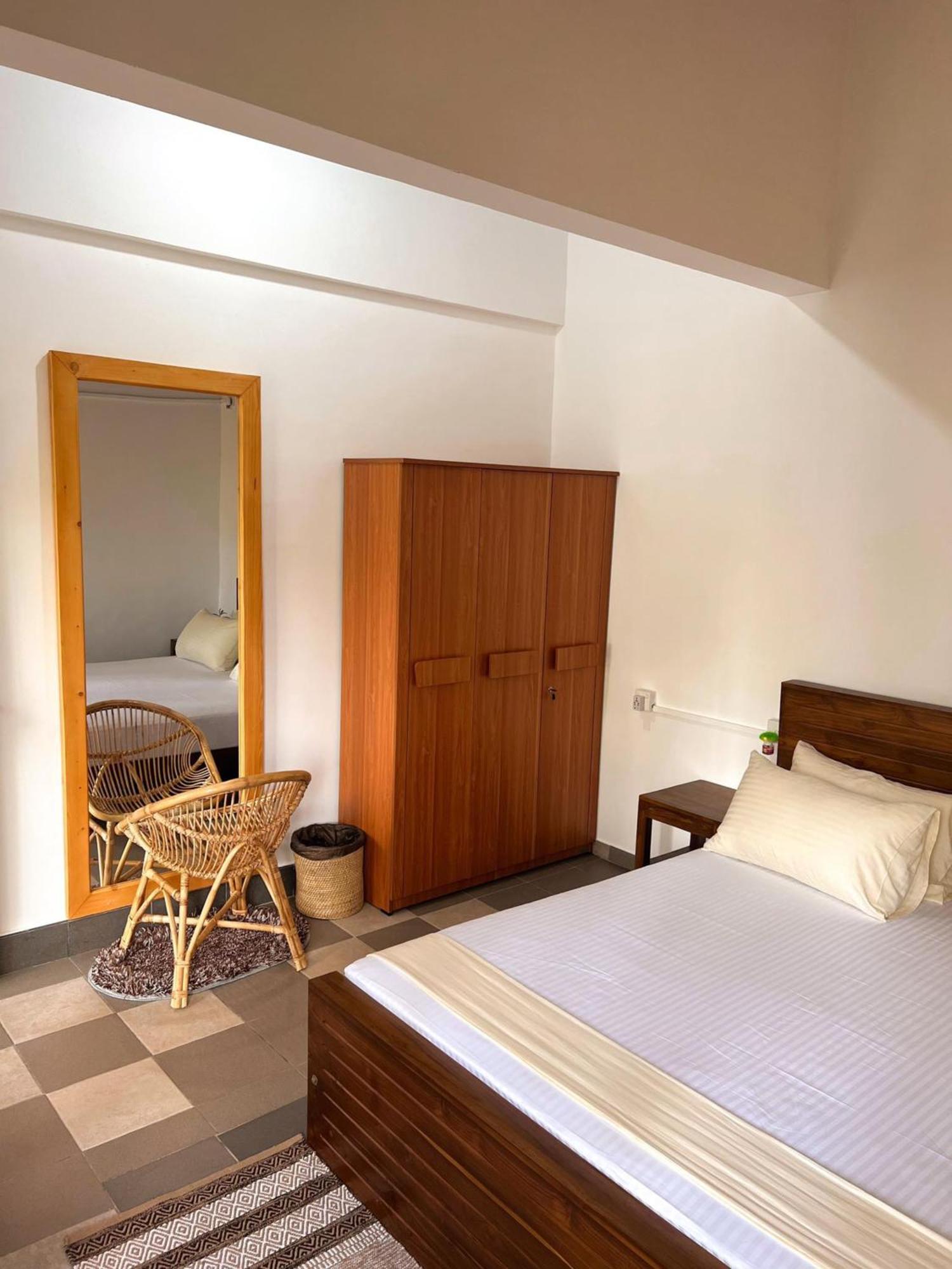 Hummus Hostel ヒッカドゥワ エクステリア 写真