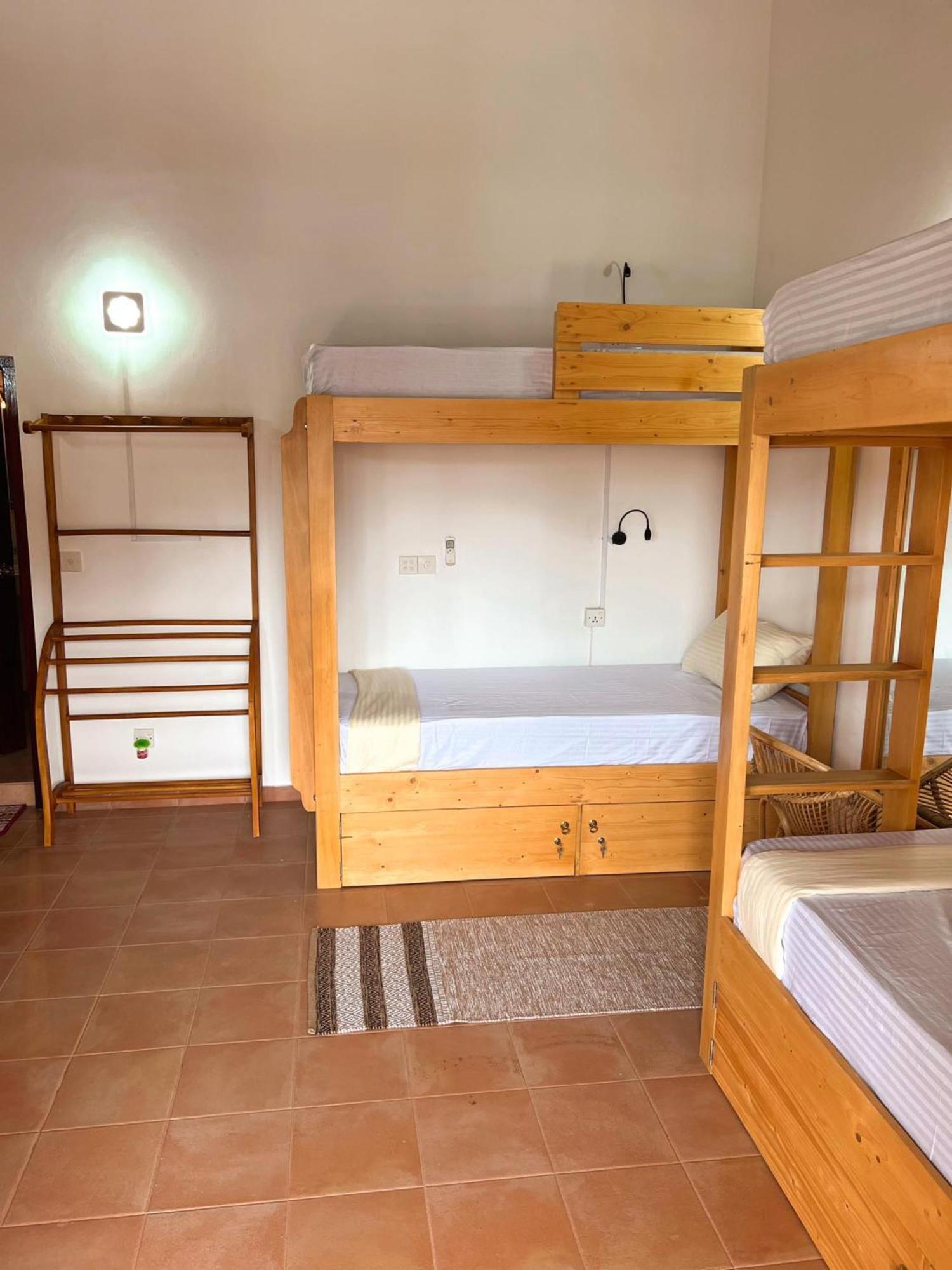 Hummus Hostel ヒッカドゥワ エクステリア 写真