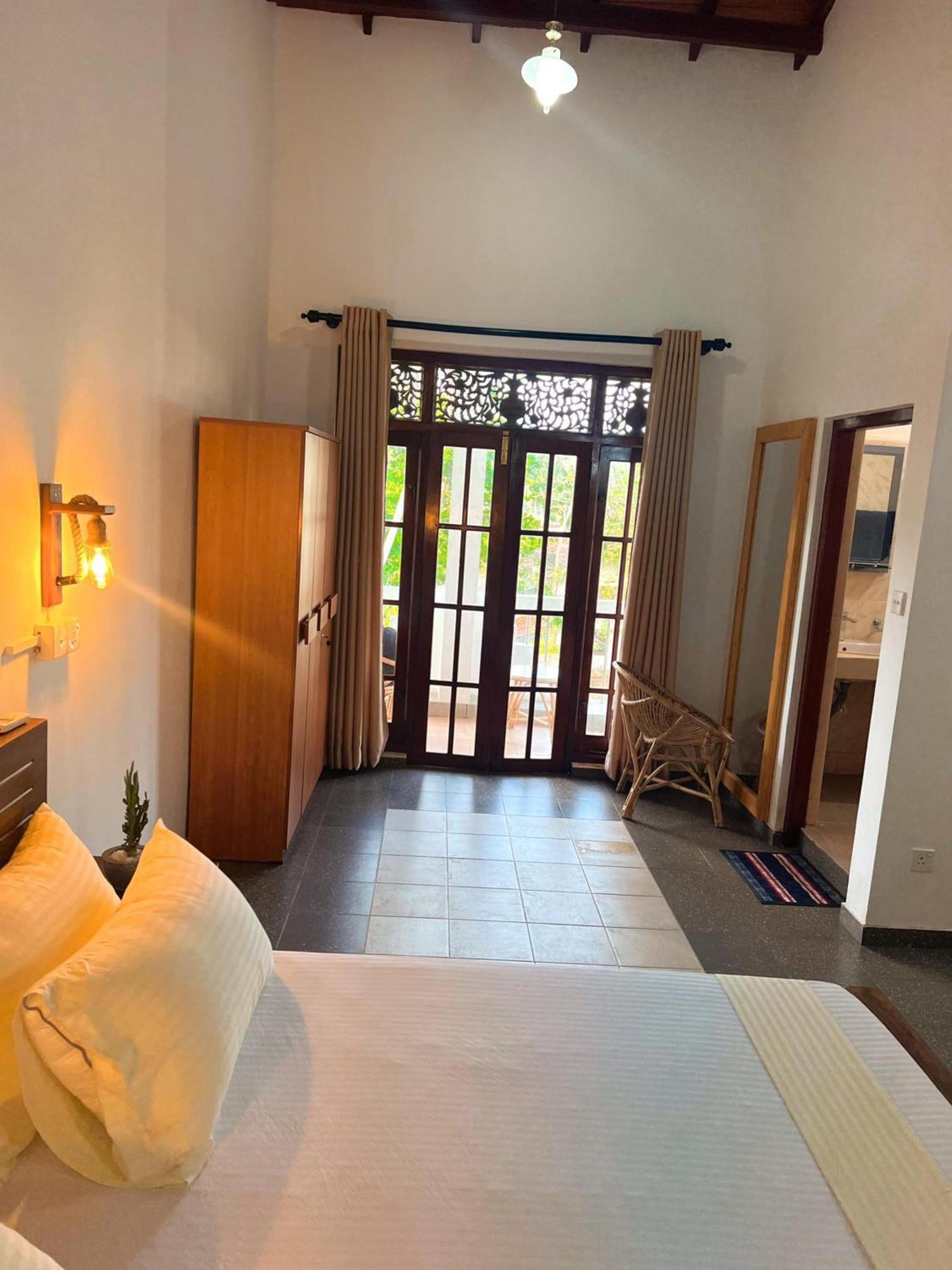 Hummus Hostel ヒッカドゥワ エクステリア 写真