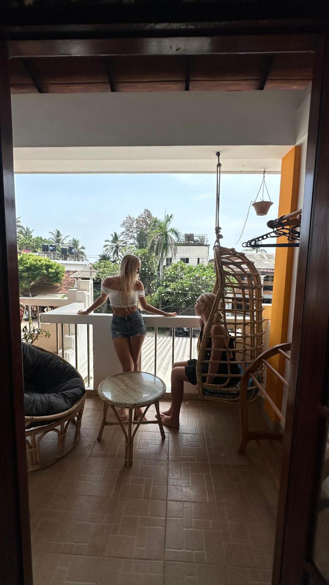 Hummus Hostel ヒッカドゥワ エクステリア 写真