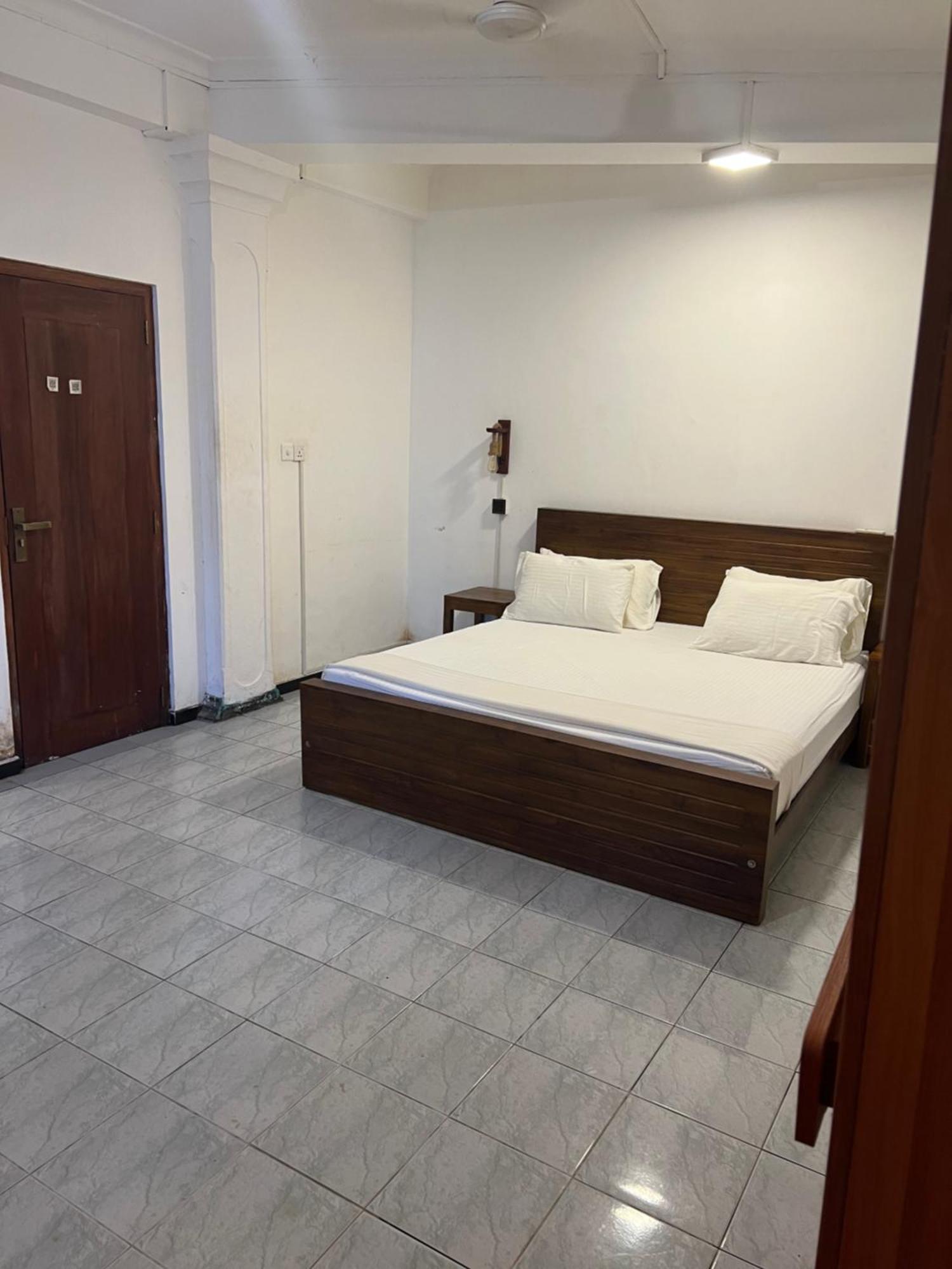 Hummus Hostel ヒッカドゥワ エクステリア 写真