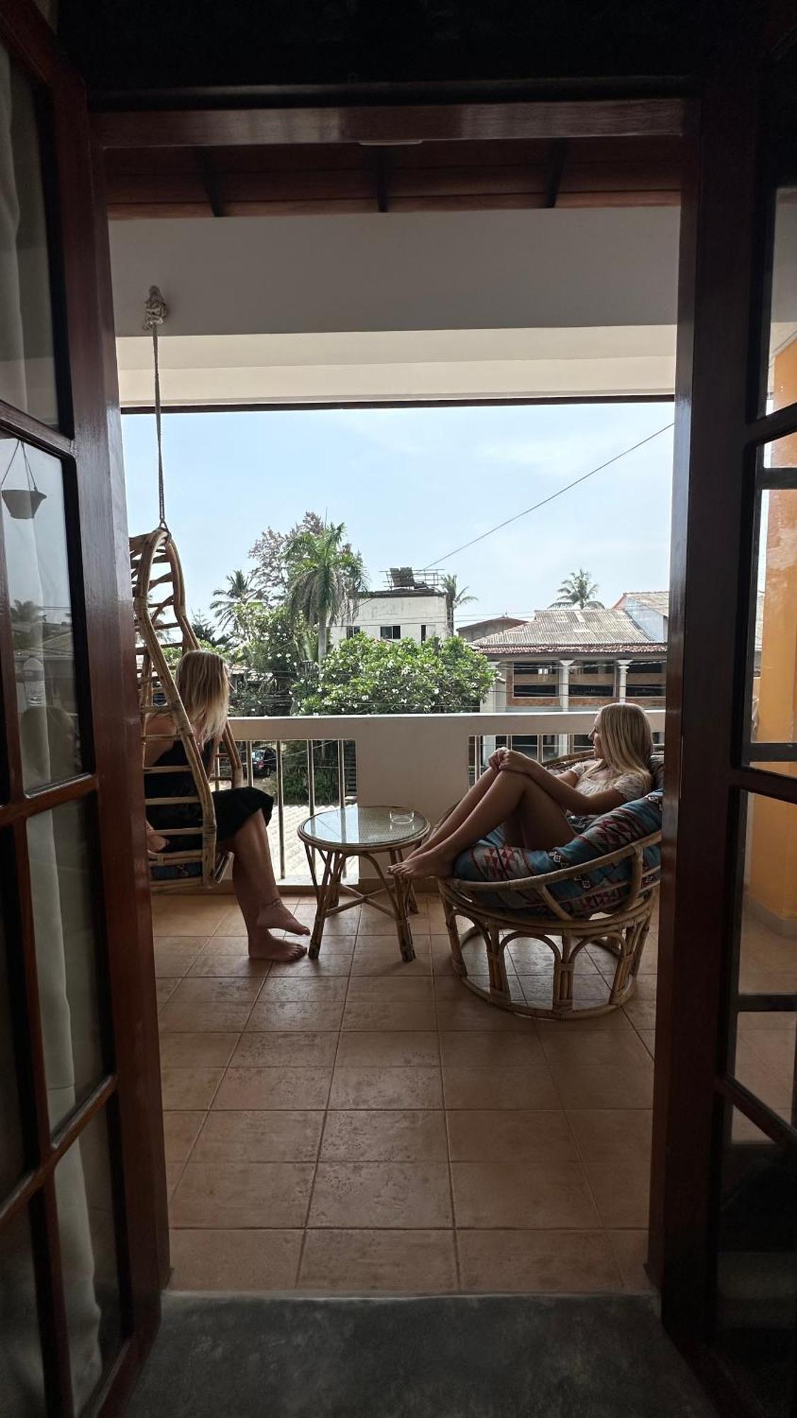 Hummus Hostel ヒッカドゥワ エクステリア 写真