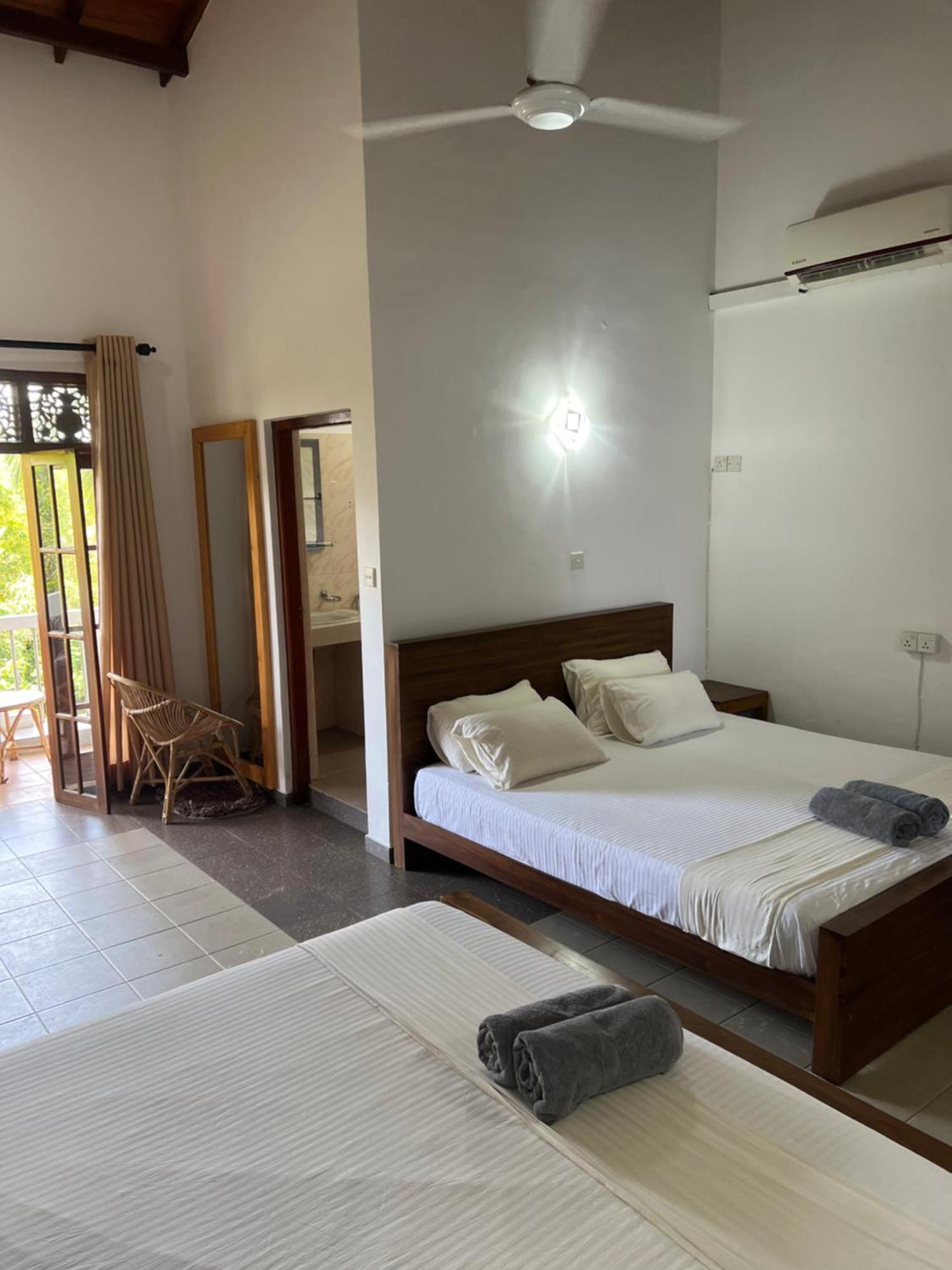 Hummus Hostel ヒッカドゥワ エクステリア 写真