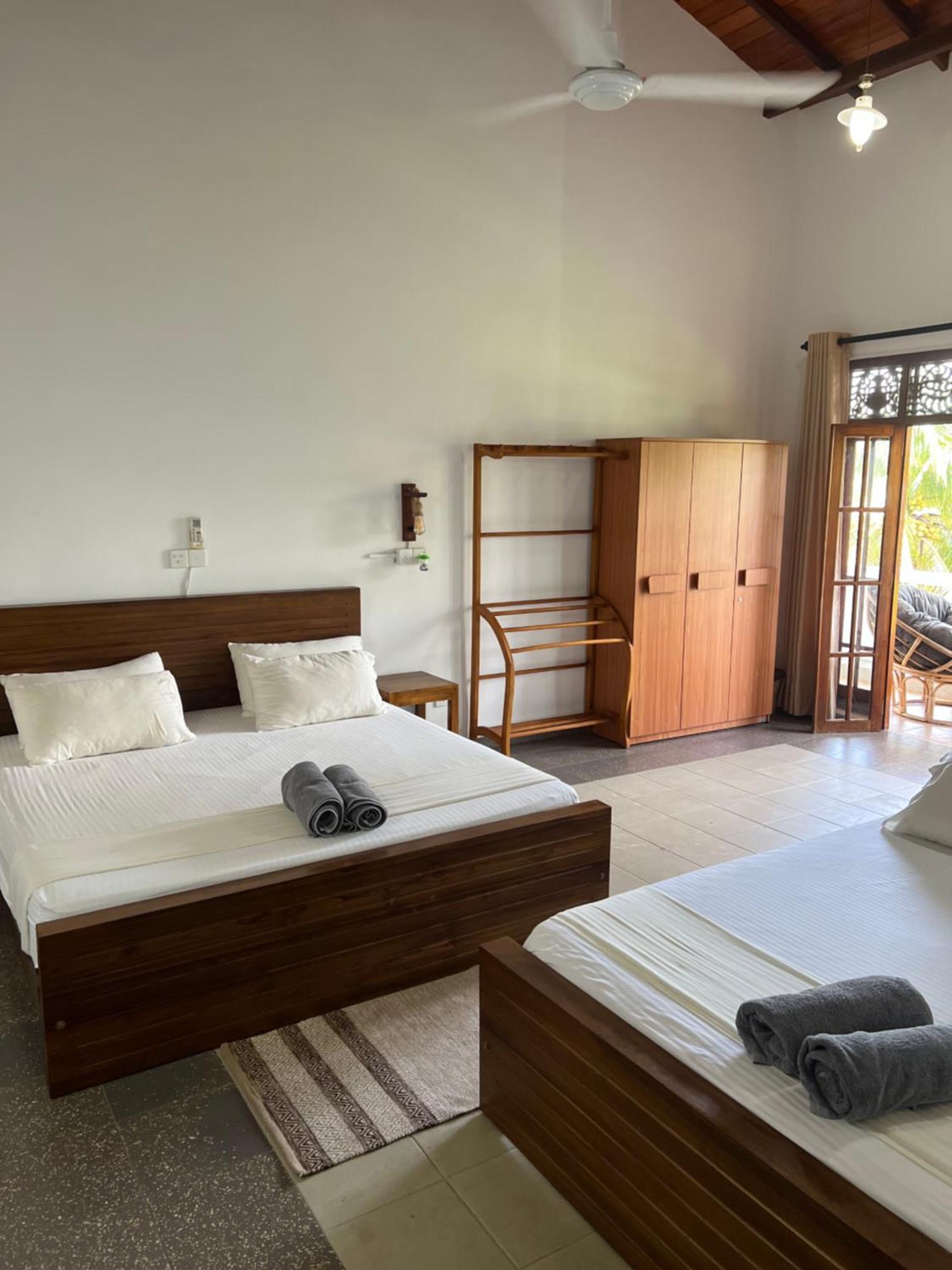 Hummus Hostel ヒッカドゥワ エクステリア 写真