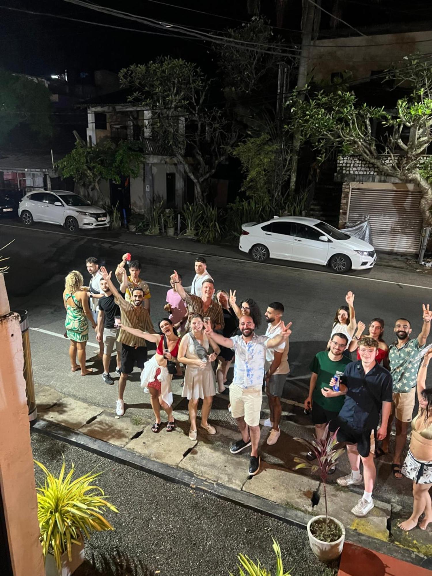 Hummus Hostel ヒッカドゥワ エクステリア 写真